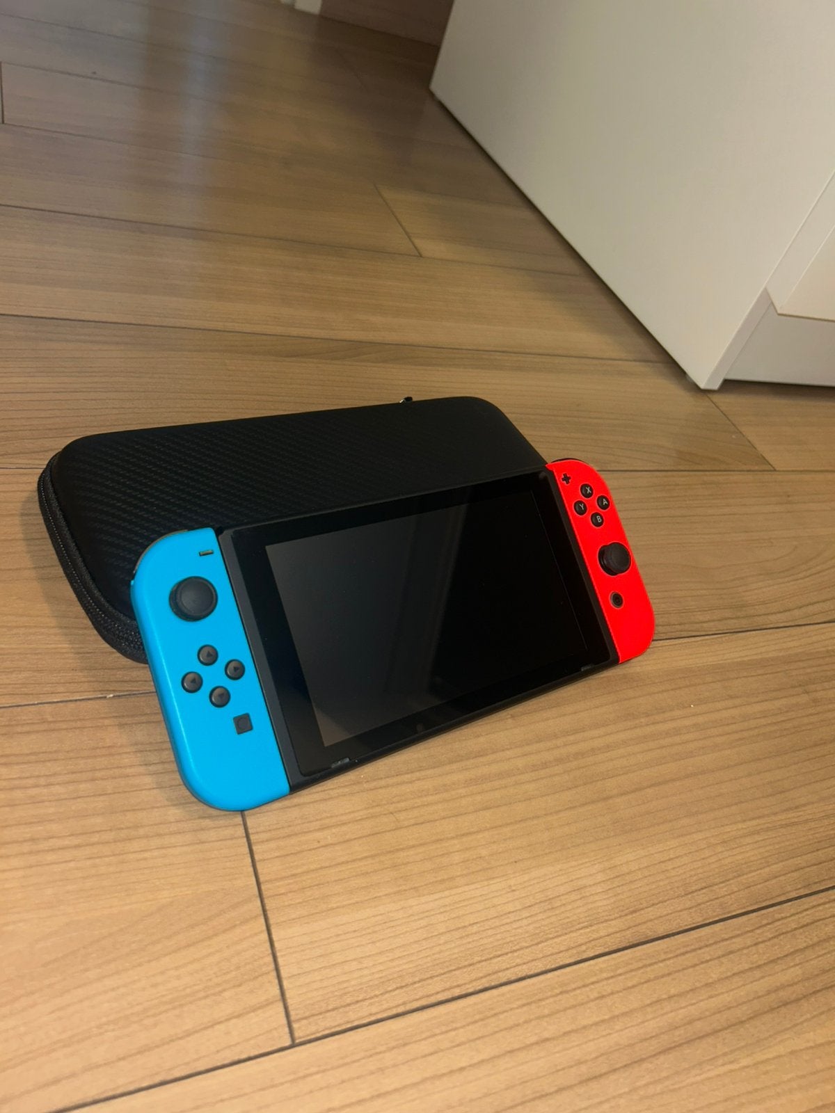 Nintendo Switch V2 – Neon Blauw/Rood, Spelcomputers en Games, Ophalen of Verzenden, Zo goed als nieuw, Met 2 controllers, Switch 2019 Upgrade
