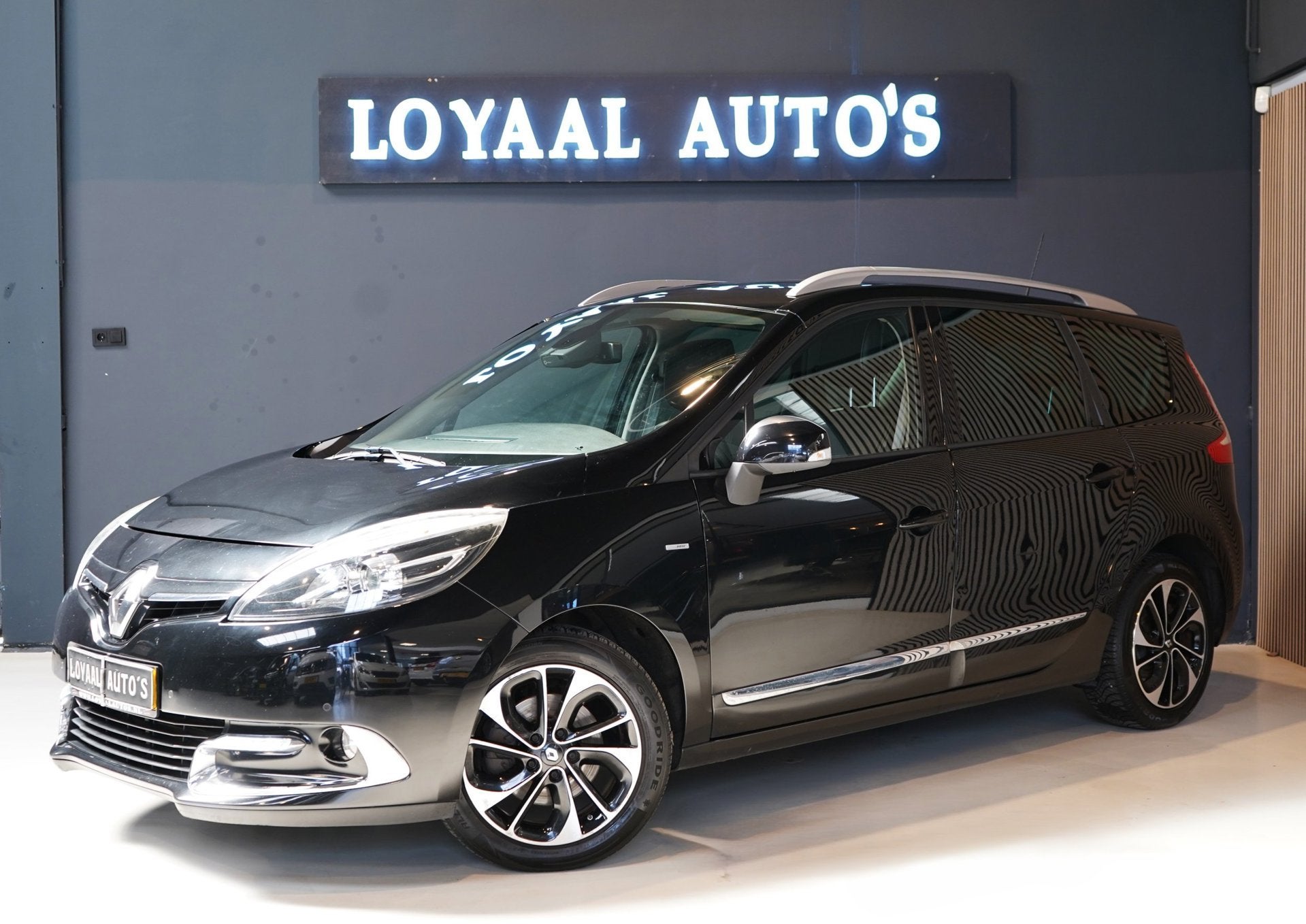 Renault Grand Scénic 1.2 TCe Bose 7p. | 7 PERSOONS | NAVI |, Auto's, Voorwielaandrijving, Gebruikt, Euro 6, 4 cilinders