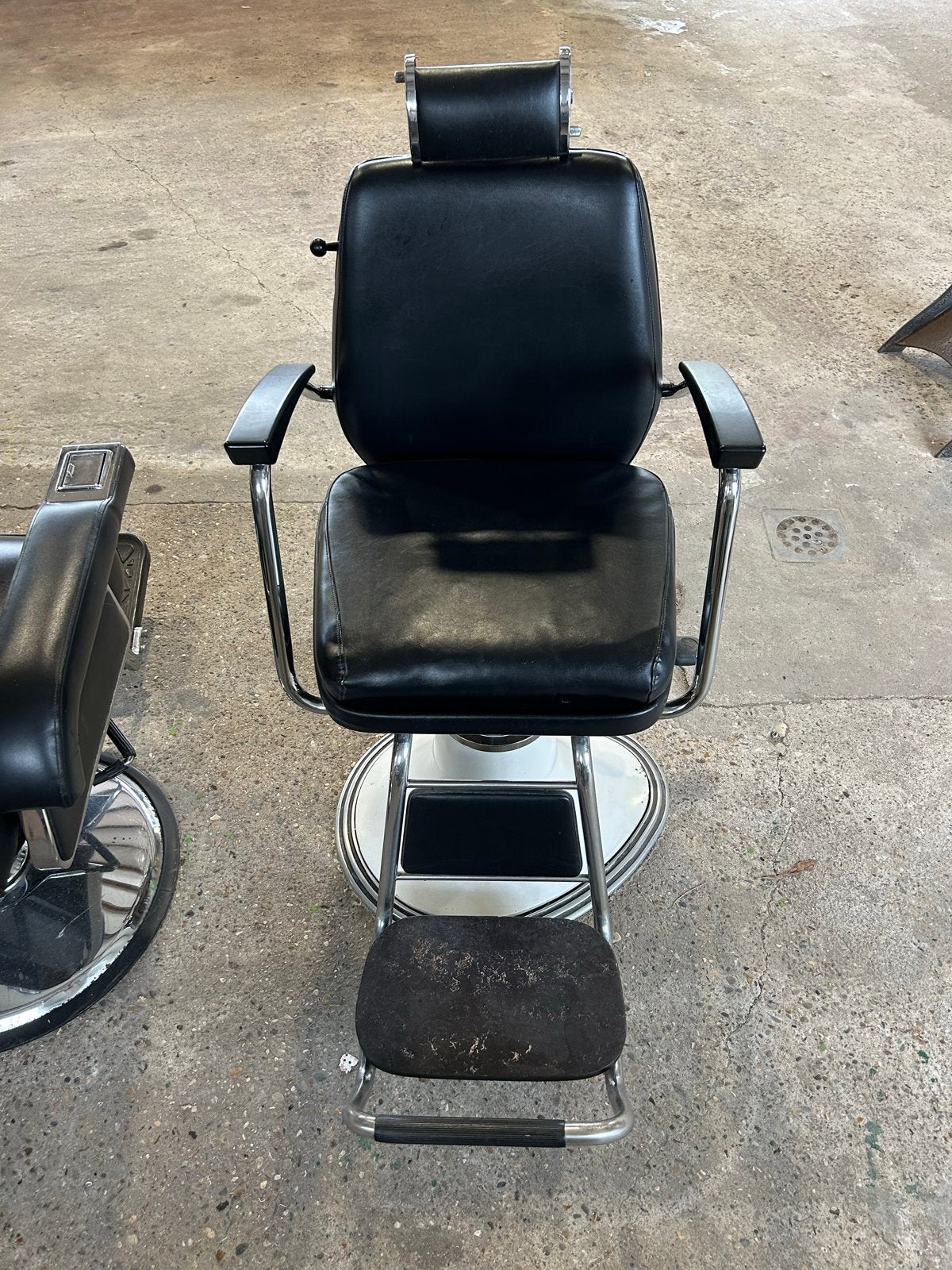Professionele Barberstoel - Zwart, Verstelbaar, Werkplek, Ophalen, Gebruikt, Stoel