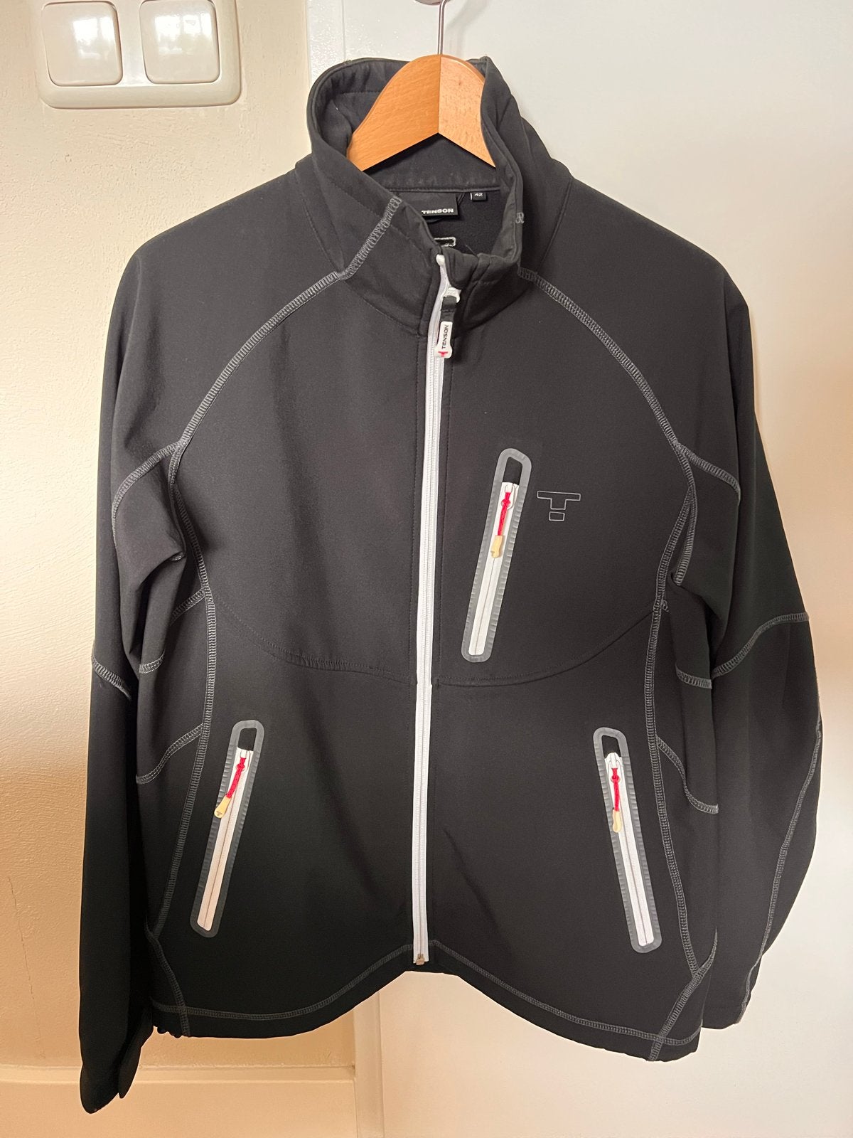 Tenson Softshell Jas Zwart Maat 42, Kleding | Dames, Ophalen of Verzenden, Zo goed als nieuw, Maat 42/44 (L), Zwart