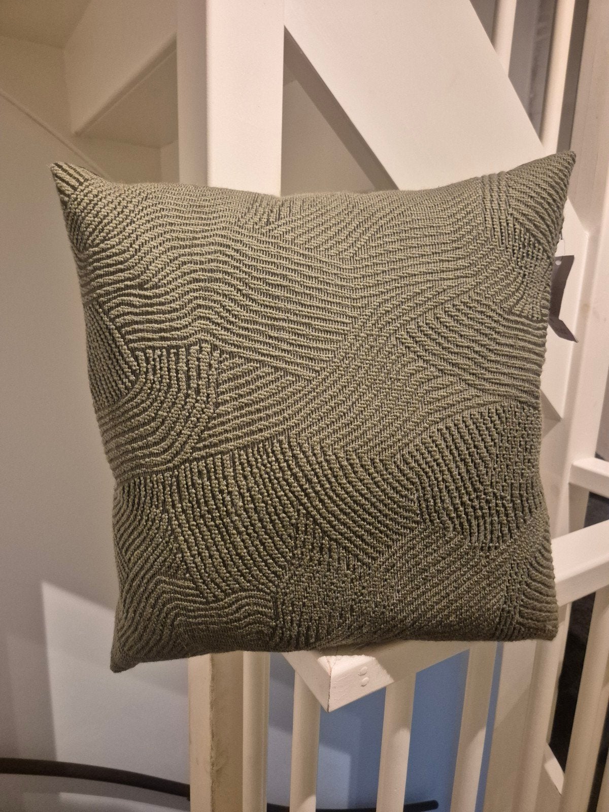 Claudi Sierkussen Okilla EXCLUSIVE 50x50 cm Olive Nieuw, Afneembare hoes, Vierkant, Nieuw, Ophalen of Verzenden