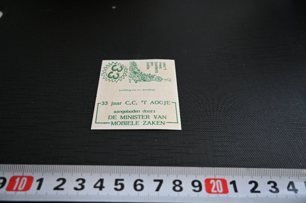 sticker 33 jaar C.C. "T AOGJE vier 't mee toeters en belle *, Ophalen, Zo goed als nieuw