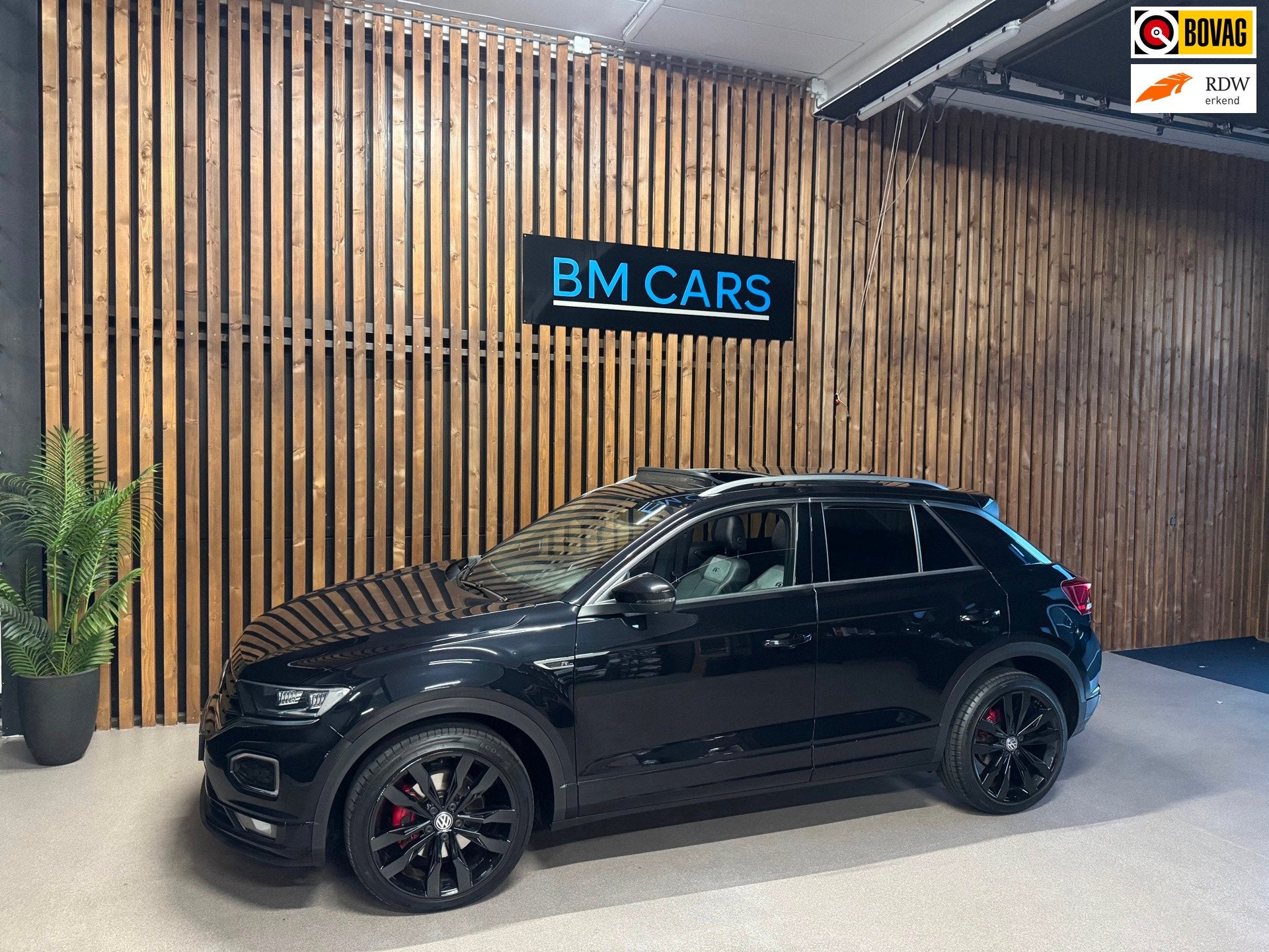 Volkswagen T-Roc 1.5 TSI Sport R-Line DSG,Panodak,Camera, Euro 6, 4 cilinders, Zwart, Bedrijf
