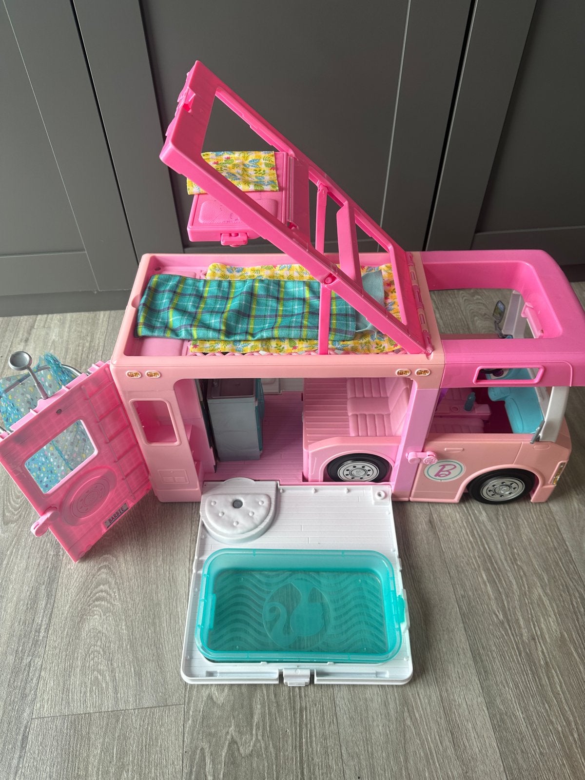 Barbie Camper met accessoires, Ophalen of Verzenden, Gebruikt