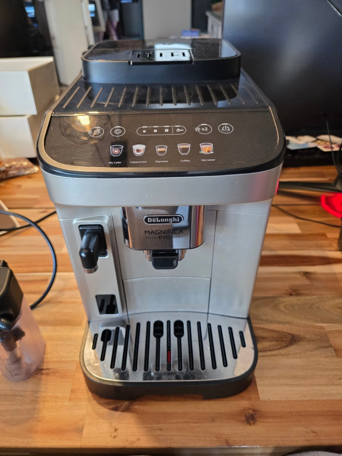 De Longhi Magnifica Evo koffiemachine, Witgoed en Apparatuur, Koffiezetapparaten, Ophalen, Zo goed als nieuw, Koffiemachine, Koffiebonen