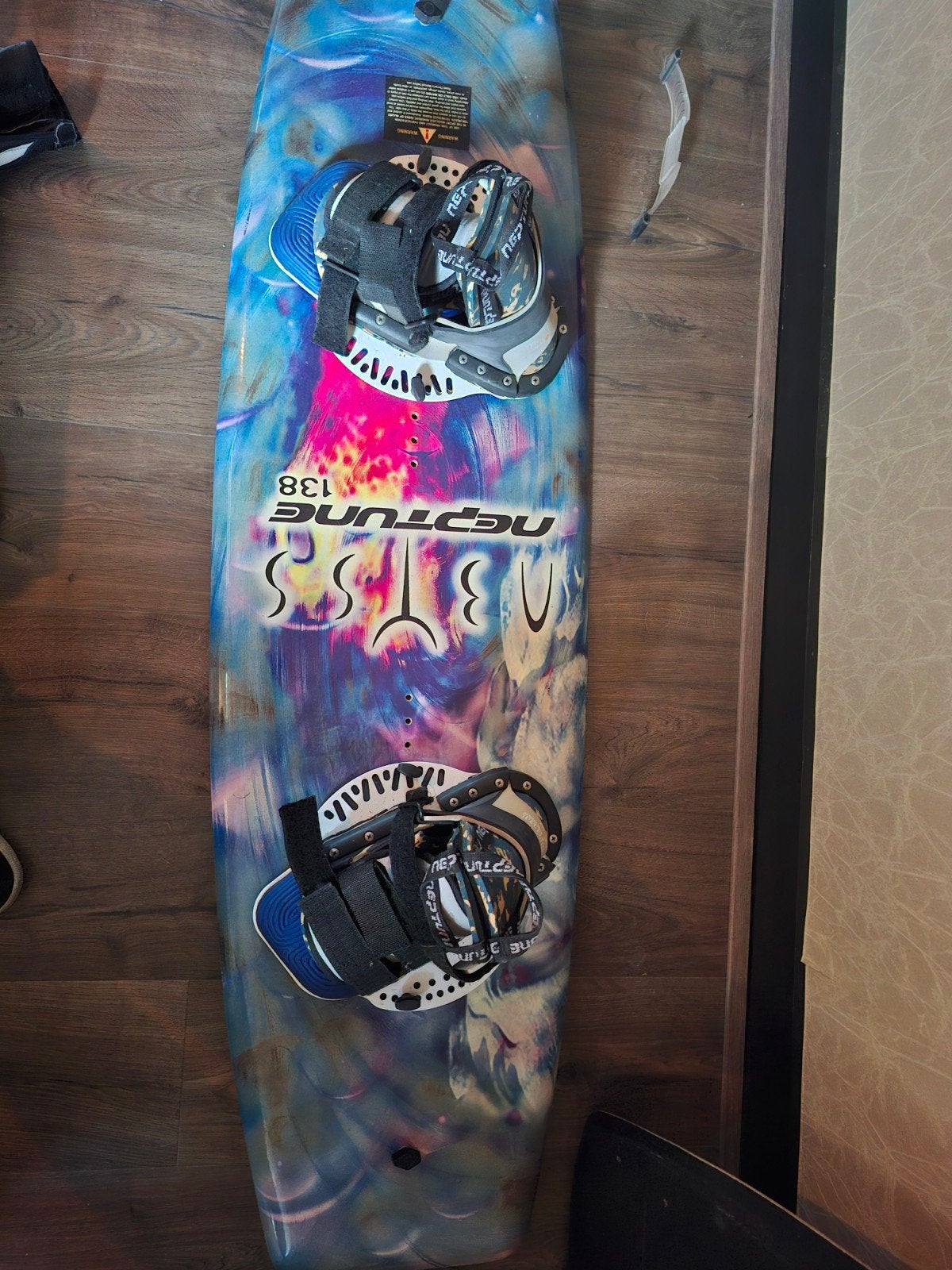 Wakeboard Neptune 138 met bindingen, Ophalen, Gebruikt, Board en Schoenen