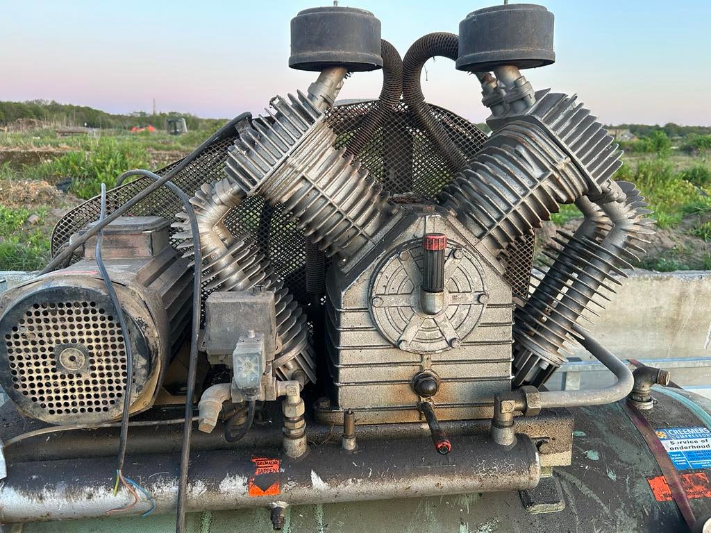 Grote Cremers compressor te koop, Doe-het-zelf en Verbouw, Compressors, Gebruikt, 10 bar of meer, 100 liter of meer, 800 liter/min of meer