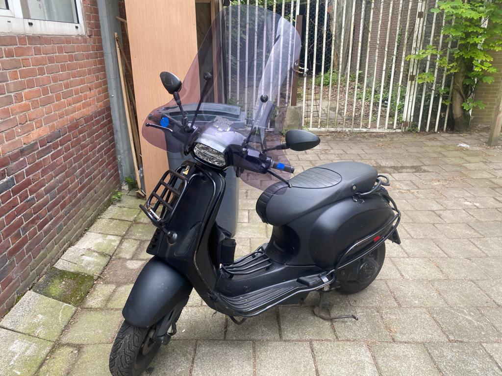 Vespa sprint notte 2019, Fietsen en Brommers, Snorfietsen en Snorscooters, Ophalen, Gebruikt, Benzine, Vespa