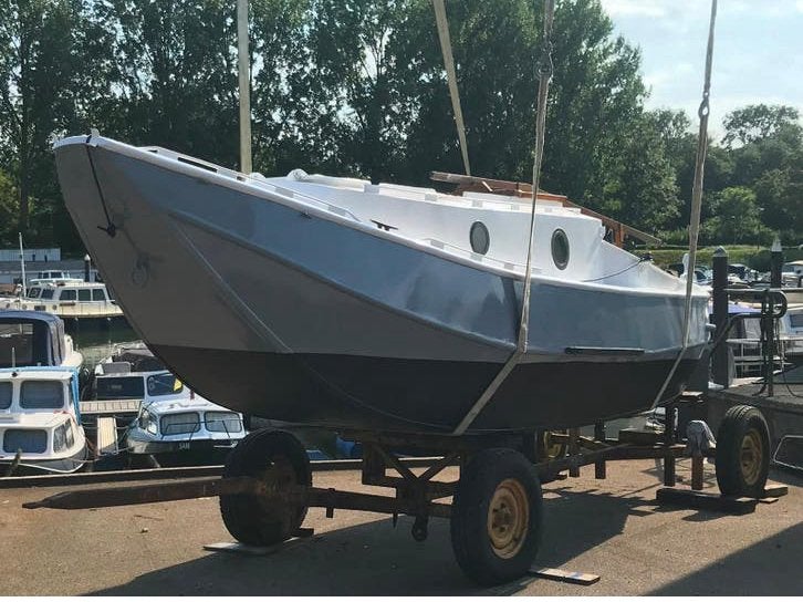 Leuke kajuitboot met buitenboordmotor, Watersport en Boten, Motorboten en Motorjachten, Gebruikt, Keuken, Buitenboordmotor, 10 pk