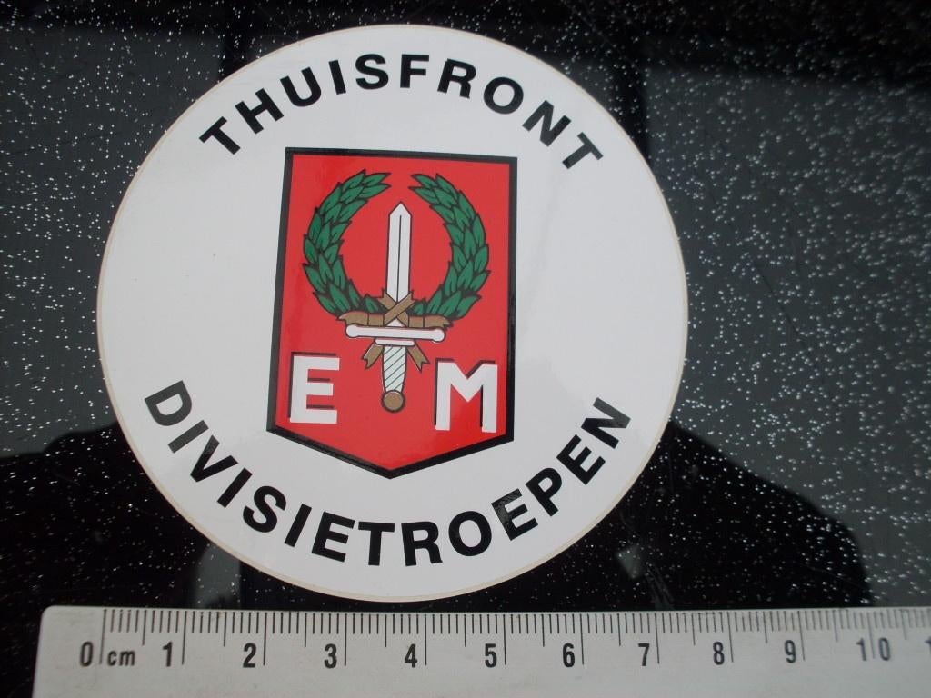 2x sticker EM logo thuisfront divisietroepen, Verzamelen, Verzenden, Zo goed als nieuw, Bedrijf of Vereniging