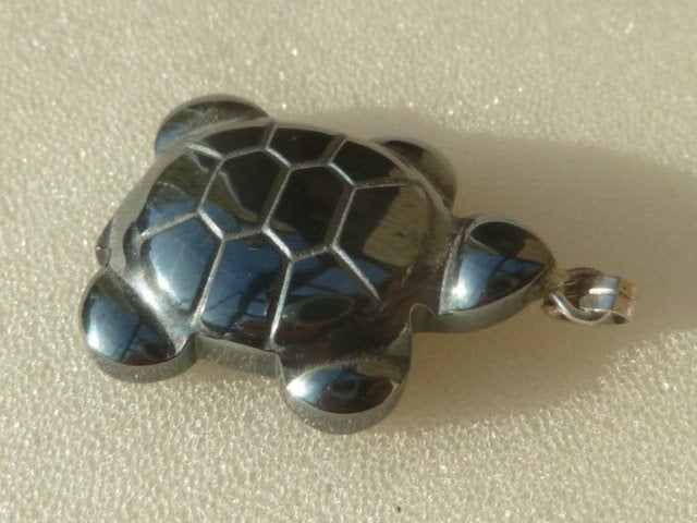 Hanger schildpad van hematiet, Sieraden, Tassen en Uiterlijk, Edelstenen, Ophalen of Verzenden, Nieuw