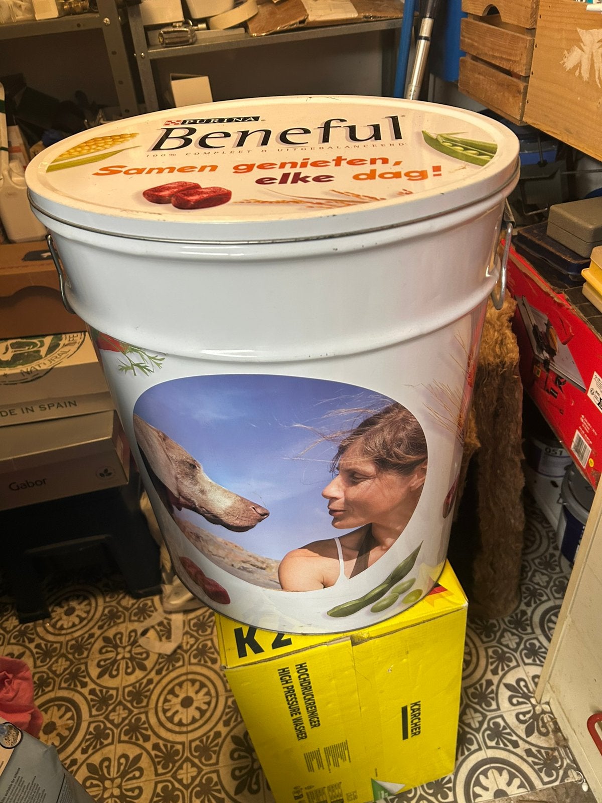 Leeg blik voor 12kg hondenvoer, Ophalen, Hond