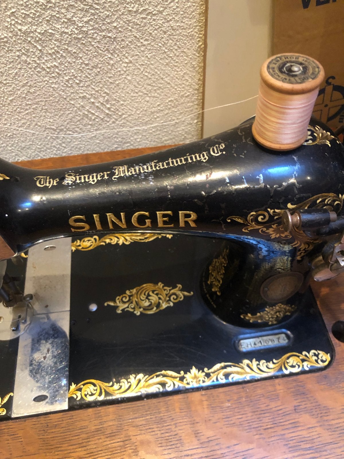Vintage Singer Naaimachine met onderstel en accessoires, Ophalen