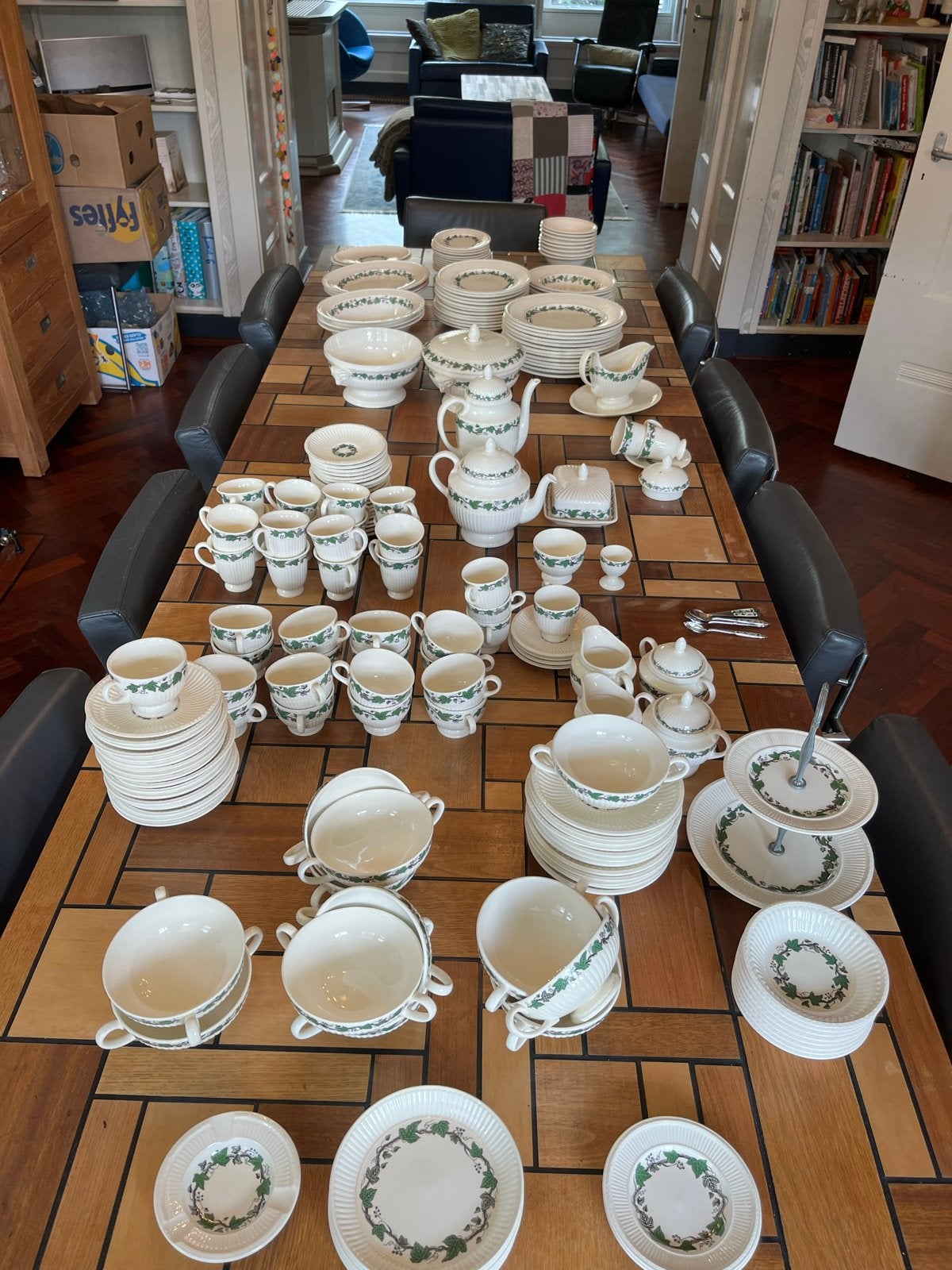 Uitgebreid Wedgwood Stratford Servies - 197 Stuks, Huis en Inrichting, Keuken | Servies, Ophalen, Gebruikt, Klassiek, Wedgwood