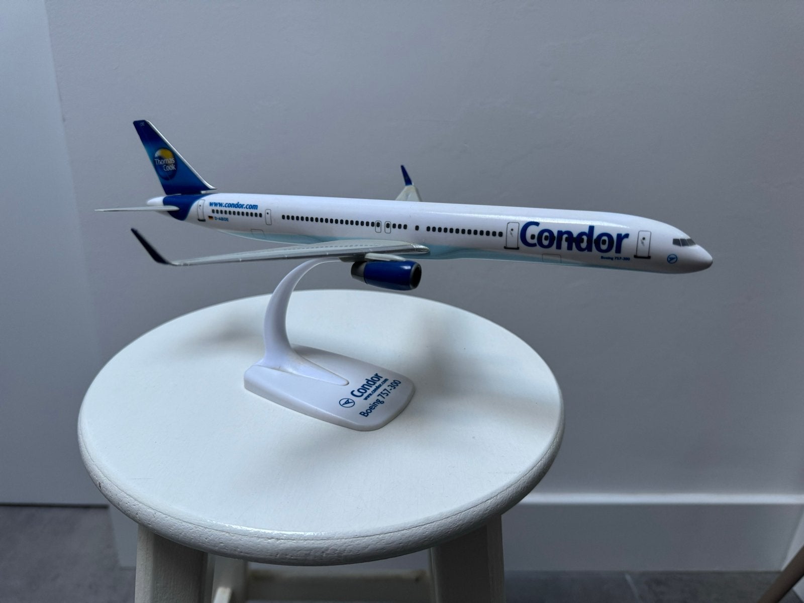 Condor B757-300 schaal 1:200 model met originele standaard, Ophalen of Verzenden, Zo goed als nieuw