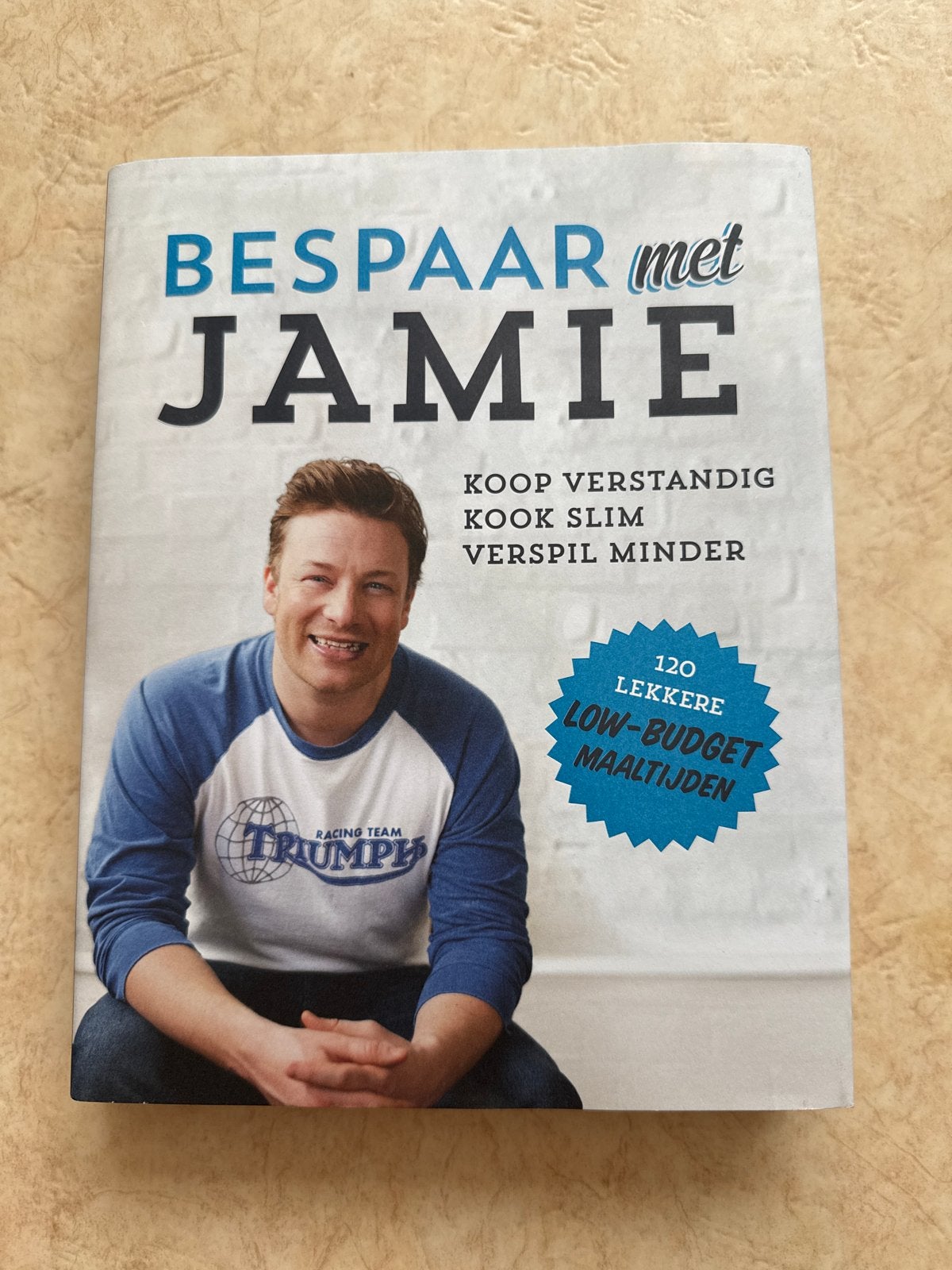 Bespaar met Jamie - Jamie Oliver kookboek, Boeken, Kookboeken, Hoofdgerechten, Ophalen of Verzenden, Zo goed als nieuw, Gezond koken