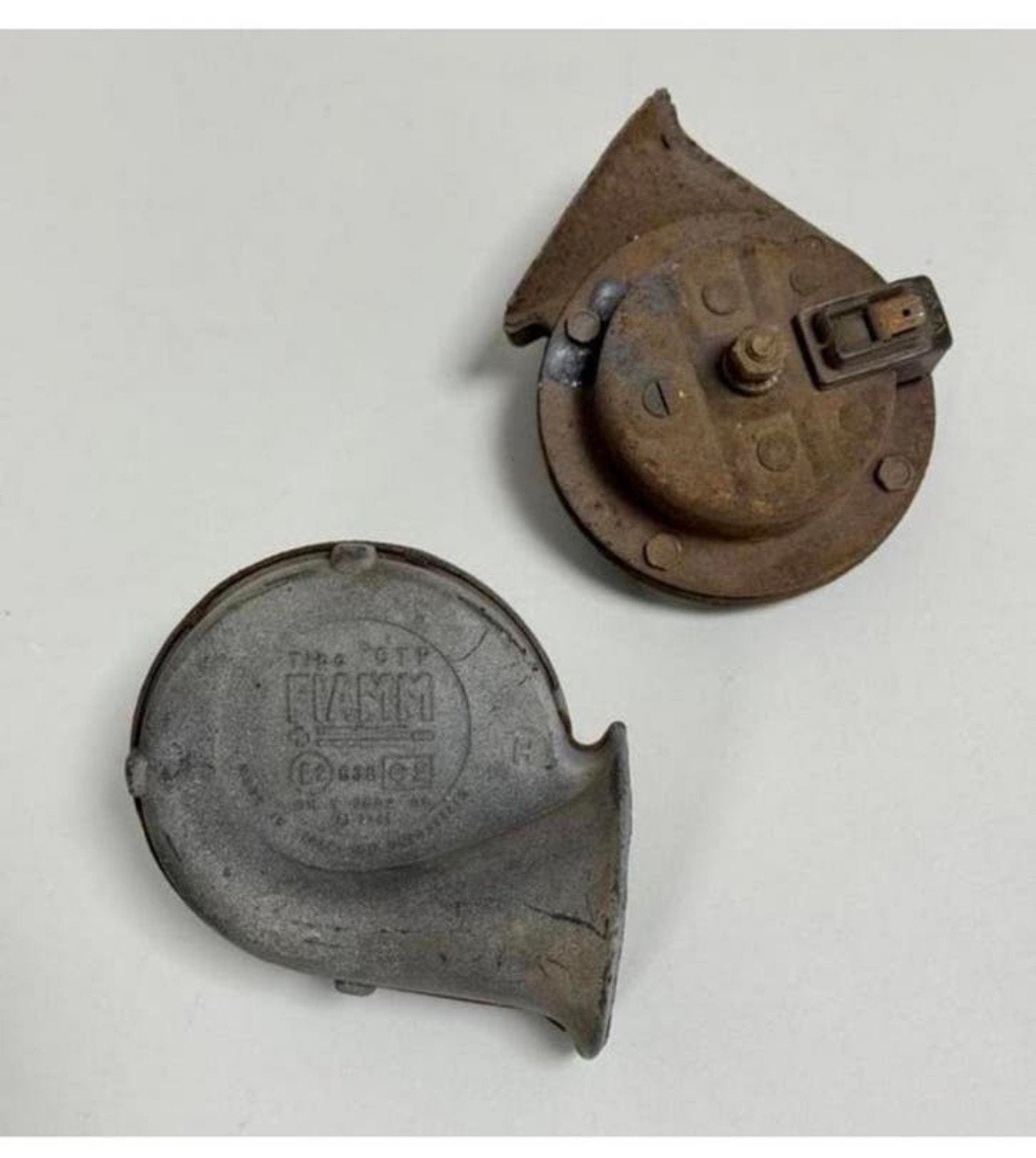 2X BMW Tipo claxon toeter FIAMM E2 838 e2 CH5 0602 01 A 7341, Gebruikt, Ophalen of Verzenden, H, H