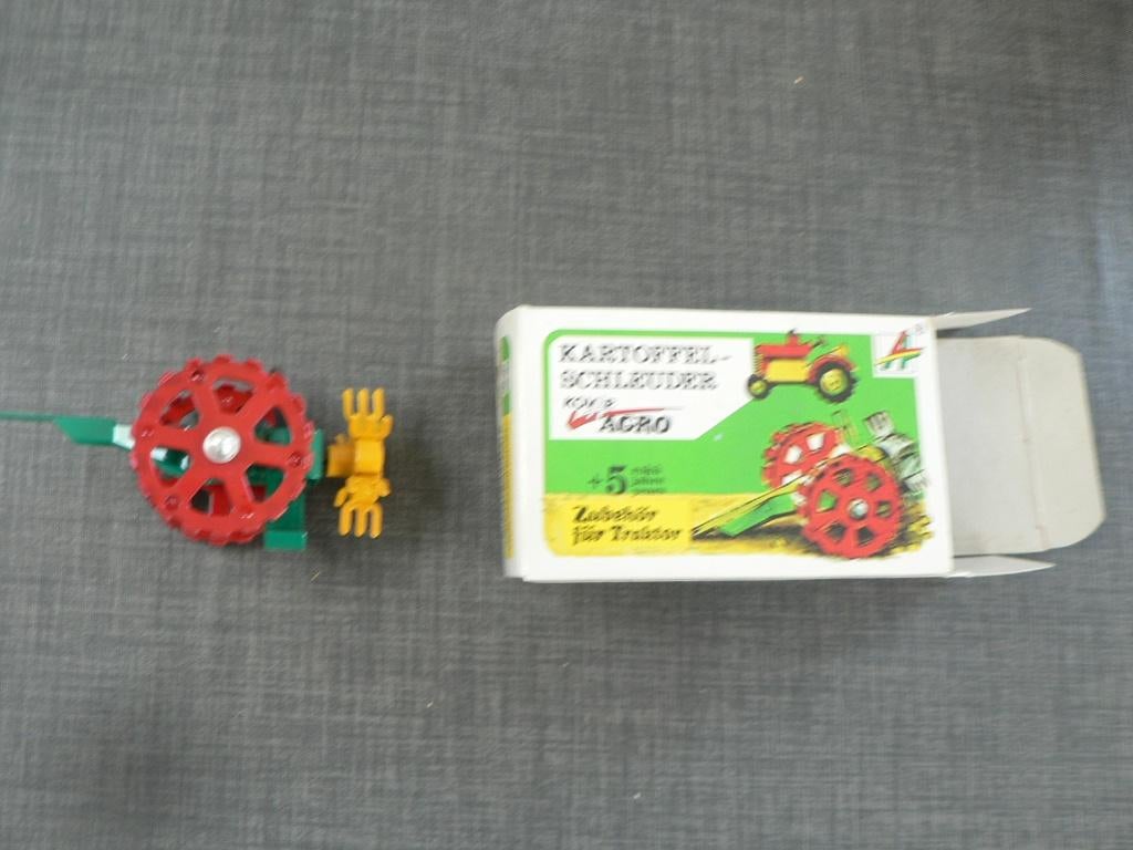 BLIKEN AARDAPPEL SPINNER PATATO TSJECHISCH 10 CM, Verzamelen, Ophalen of Verzenden, Zo goed als nieuw, Overige
