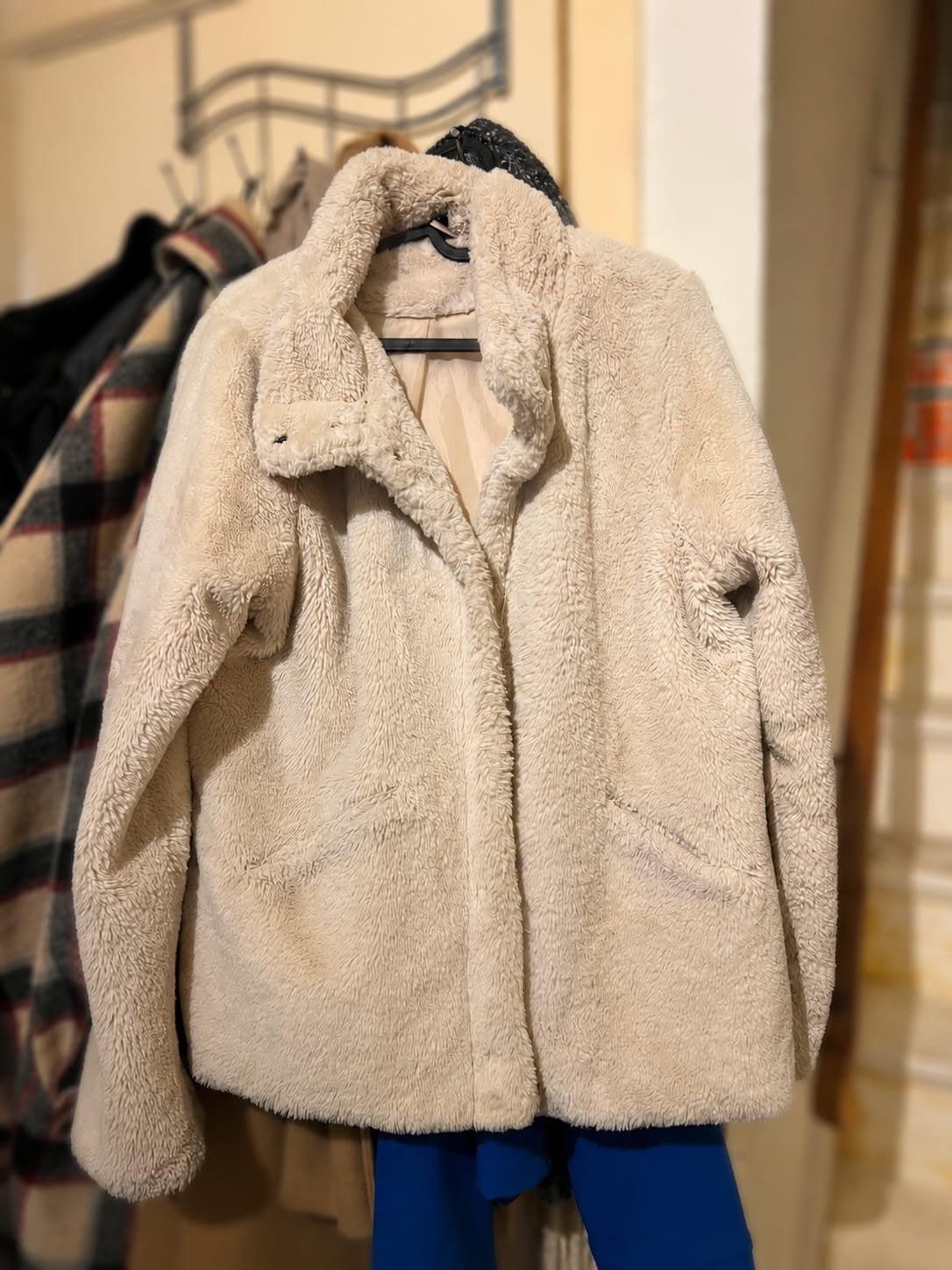 Teddy / fluffy tussen of winterjas, maat XL, Ophalen of Verzenden, Gedragen, Maat 46/48 (XL) of groter, Beige
