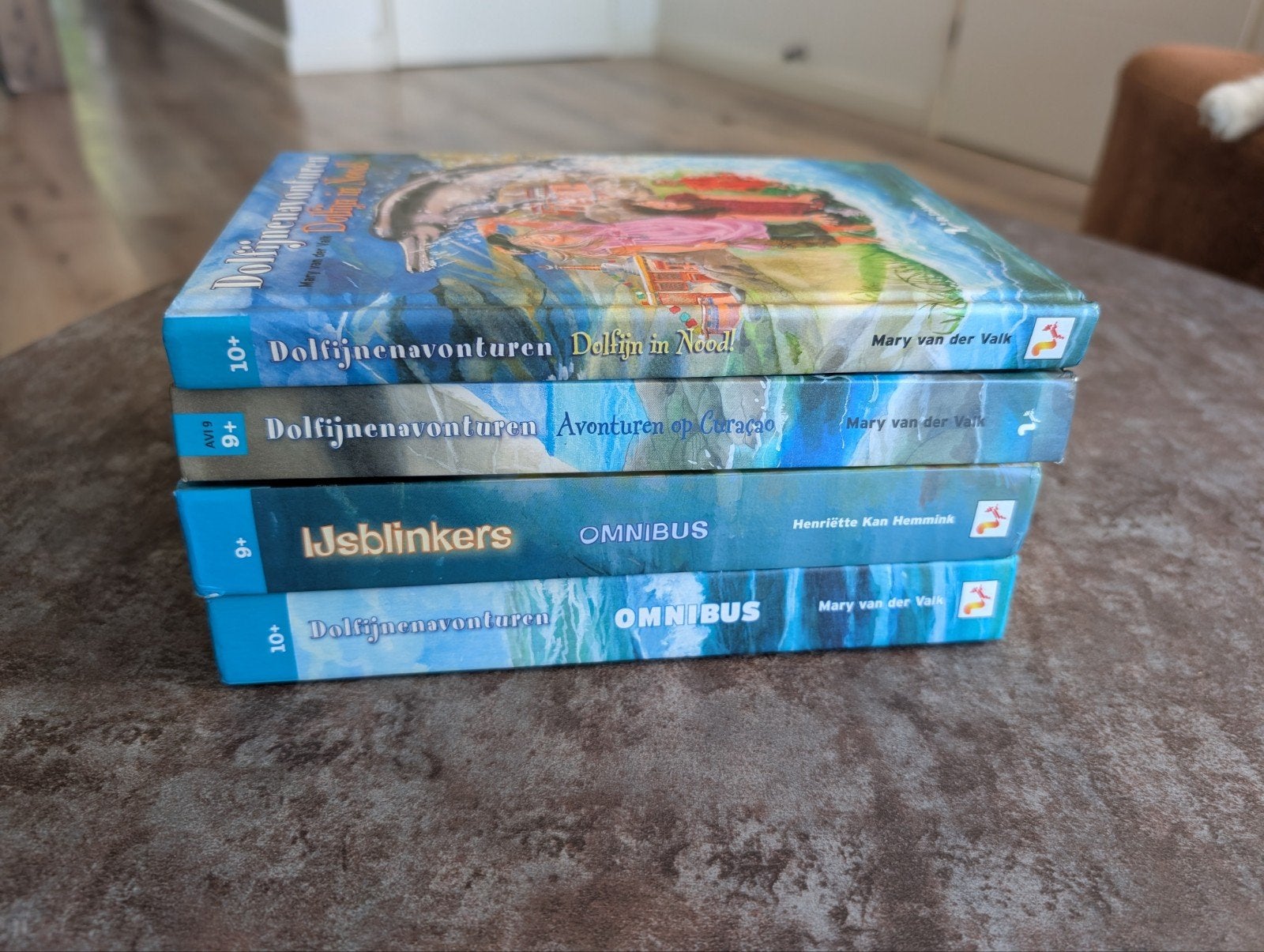 4 leuke kinderboeken 9&10+ Dolfijnenavonturen, Ophalen of Verzenden, Gelezen