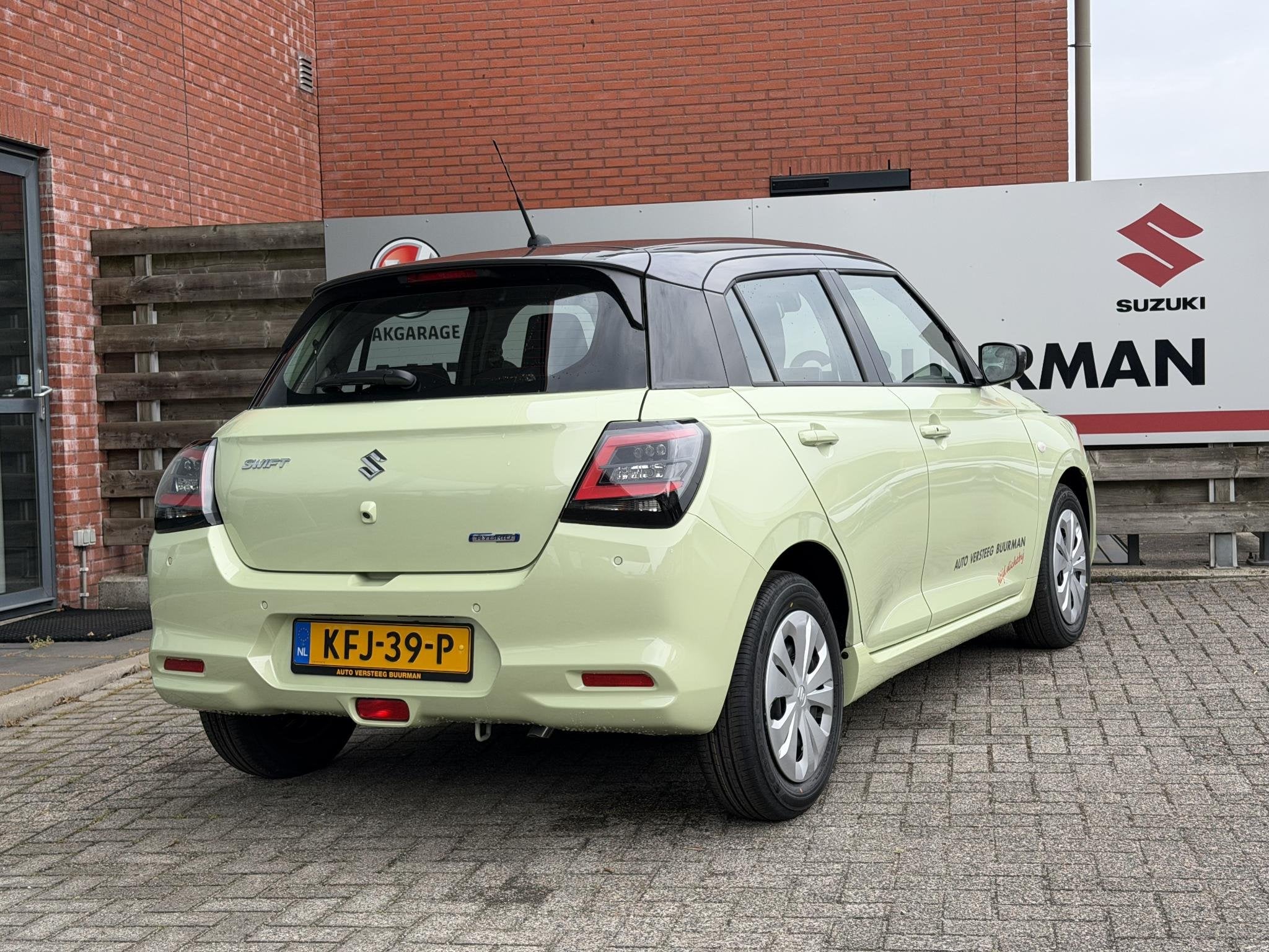 Suzuki Swift 1.2 Comfort Smart Hybrid DEMO DEAL, Achteruitri, Auto's, Suzuki, Voorwielaandrijving, 12 maanden, Stof, Euro 6