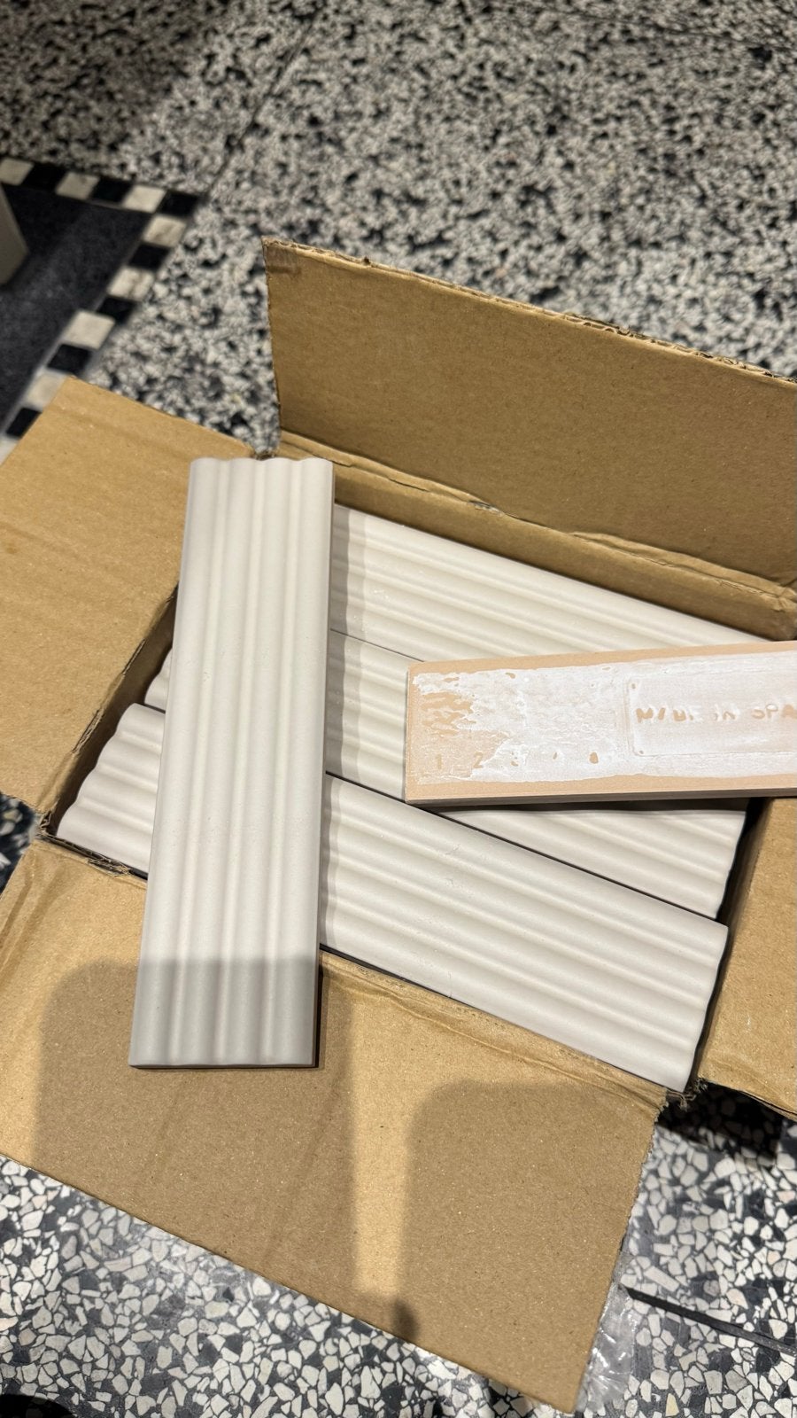 Costa Nova Onda pale beige ribbel tegels + voegmiddel, Ophalen of Verzenden, Minder dan 5 m², Wandtegels, Keramiek