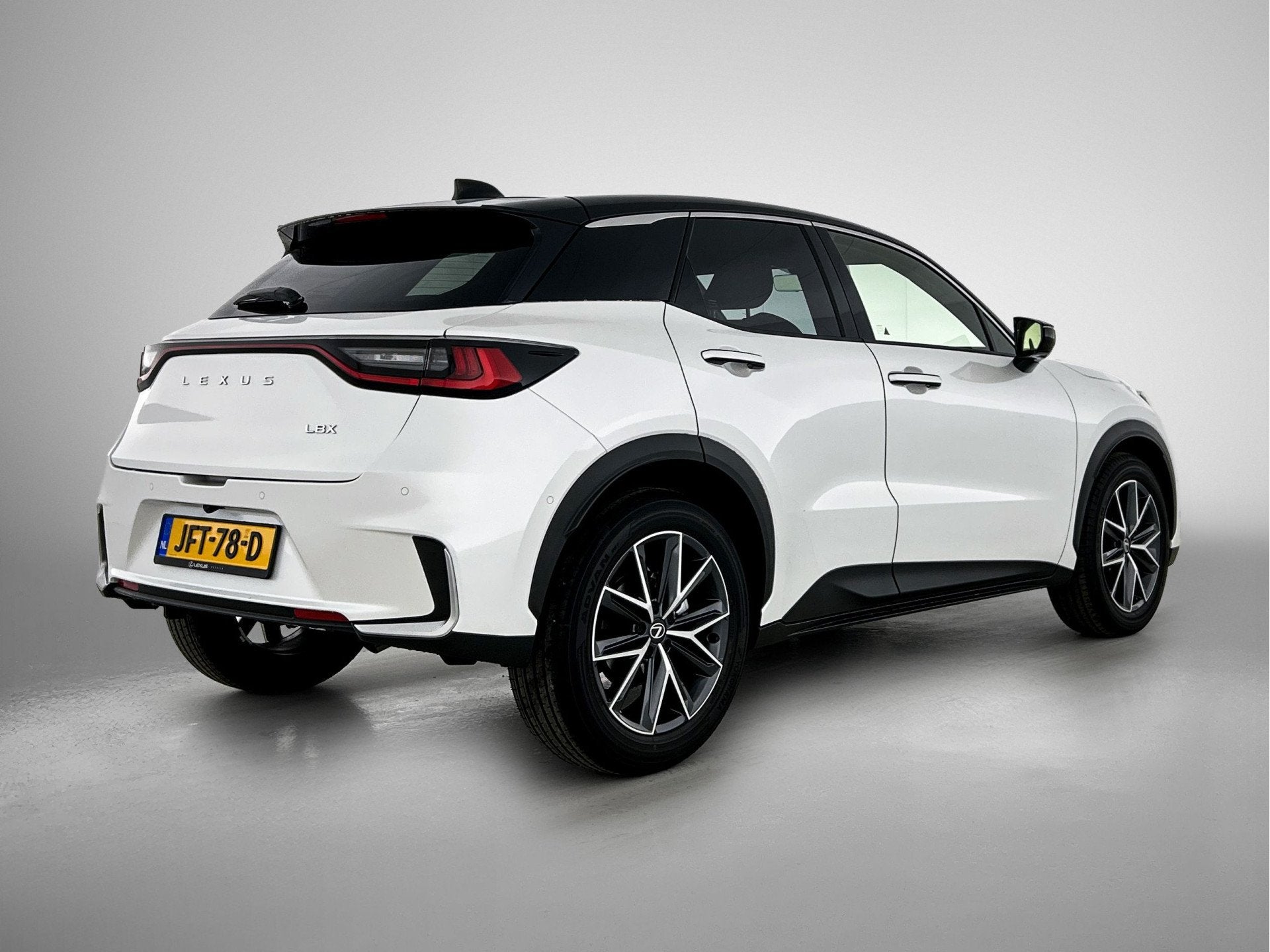 Lexus LBX Emotion 2WD | Advanced Pack | Bi-Tone Metallic | L, Auto's, 12 maanden, 136 pk, Automatische klimaatregeling, Wit