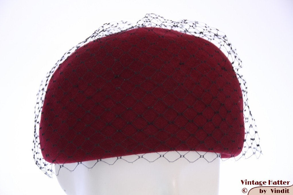 Vintage dameshoed Cocktail hoed bordeaux rood met kant 55 =S, Kleding | Dames, Hoeden en Petten, Ophalen of Verzenden, Gedragen