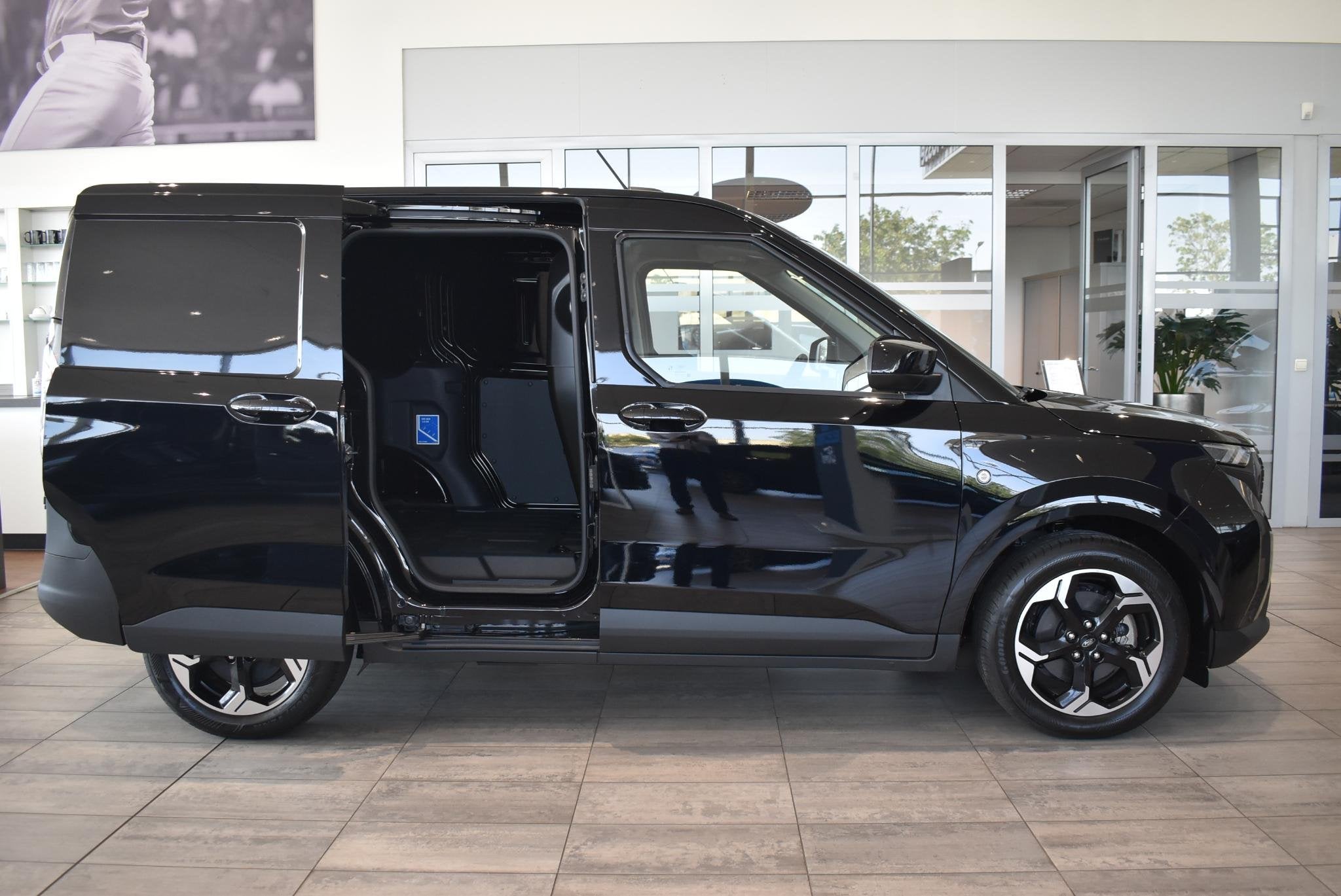 Ford E-Transit Cour. Limited 44 kWh | Showroom Voorraad | Tr, Auto's, Origineel Nederlands, 1524 kg, Nieuw, 2 stoelen