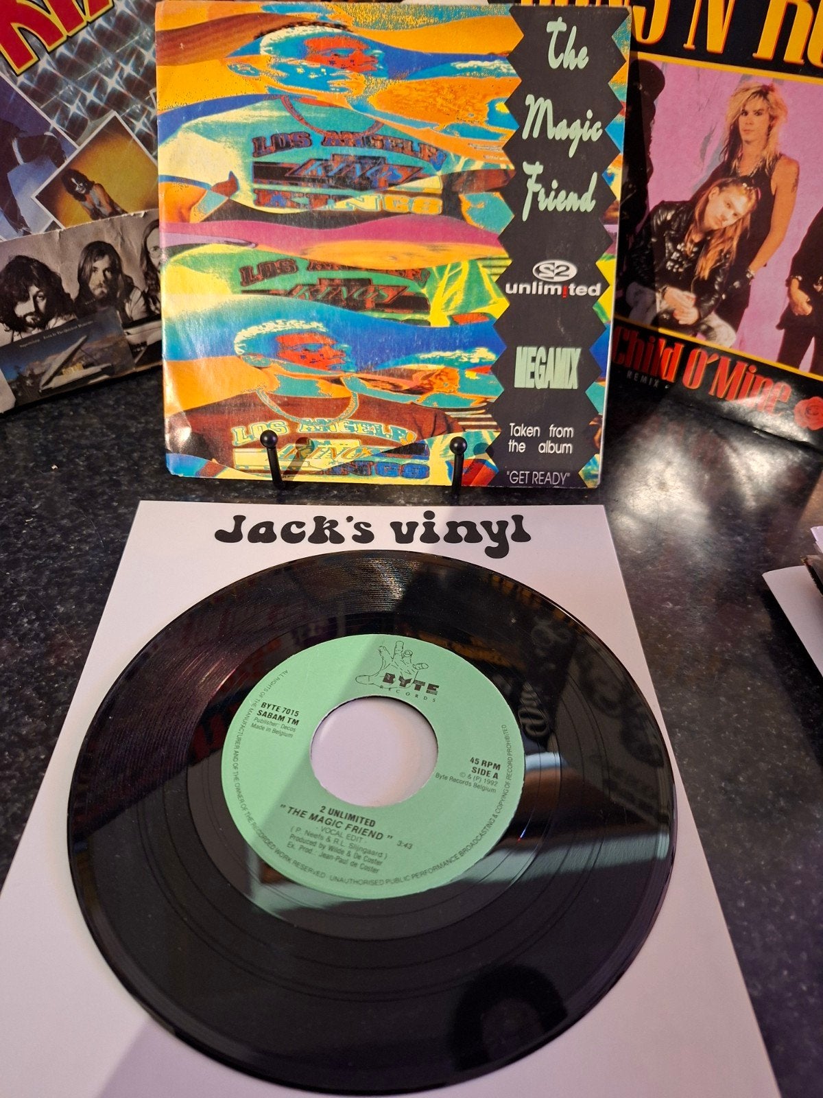 2 Unlimited - The Magic Friend (Megamix) 1992, 7 inch, Ophalen of Verzenden, Zo goed als nieuw, Beschermende buitenhoes