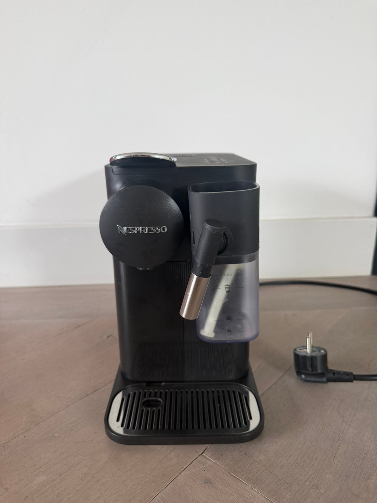 Nespresso koffiezetapparaat, Koffiemachine, Ophalen of Verzenden, Zo goed als nieuw, 2 tot 4 kopjes