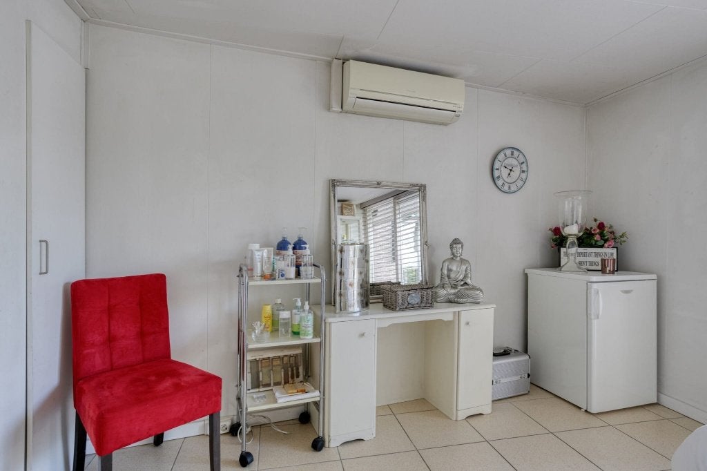 Behandelstoel + diverse salonmeubels/apparatuur, Ophalen, Gebruikt, Overige typen