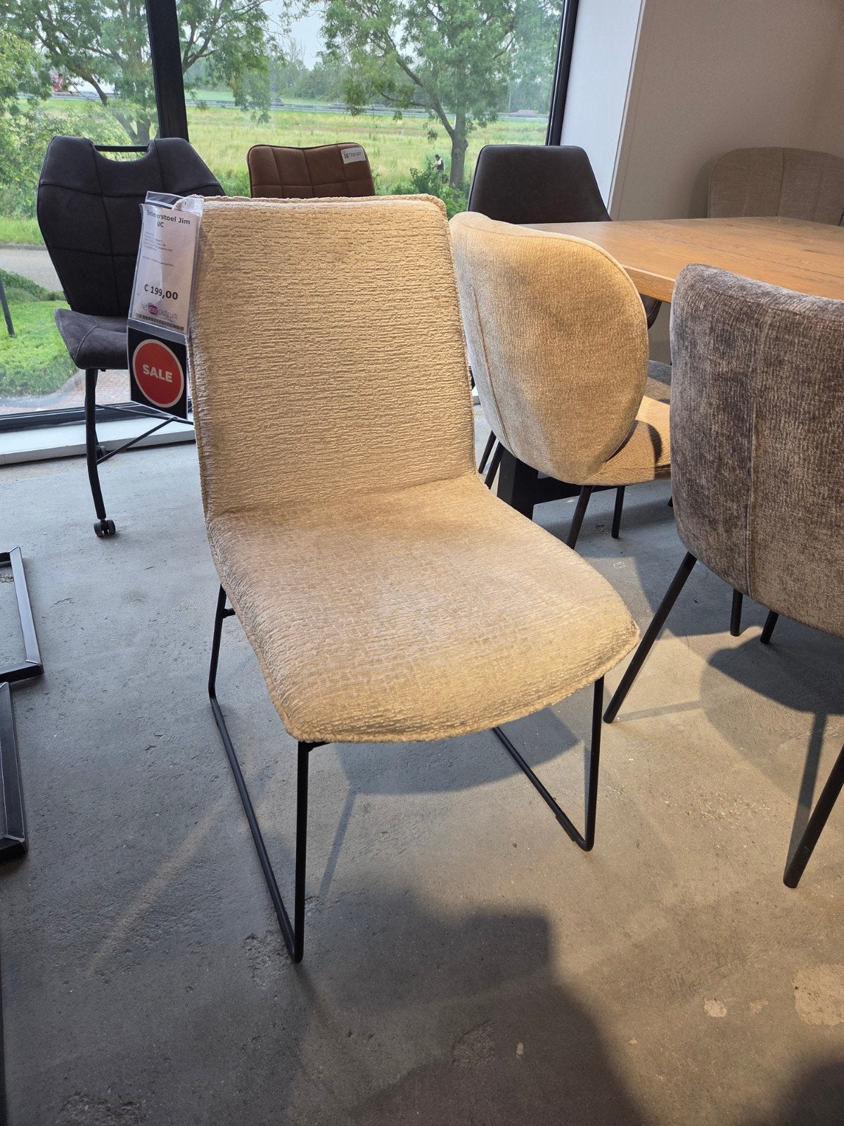 Eetkamerstoelen: 4 met arm, 2 zonder arm - Het Wooncentrum, Ophalen, Zwart, Nieuw, Stof