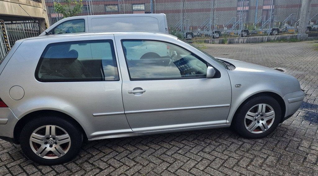 Volkswagen Golf 2.0 Highline, Gebruikt, Metallic lak, 4 cilinders, 1984 cc