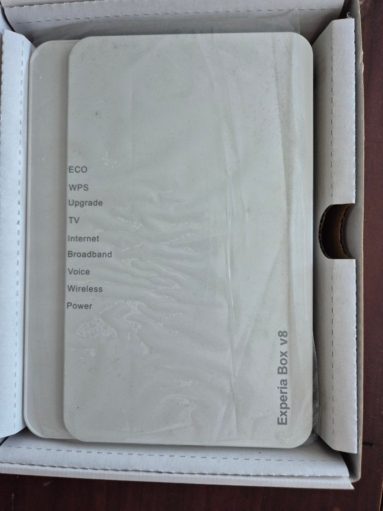 Experia Box v8, Ophalen of Verzenden, Nieuw, Router met modem, Overige merken