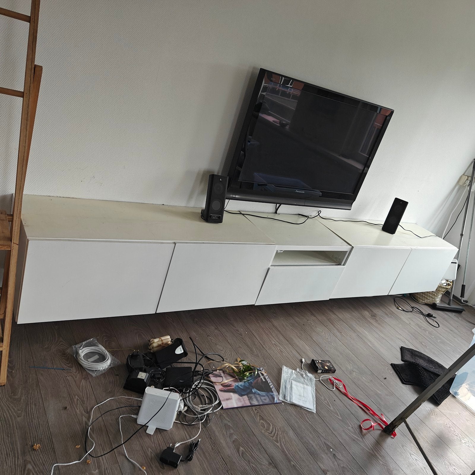 Ikea Besta TV-meubel met ophangsysteem (opknapper), Ophalen, Gebruikt, 200 cm of meer, Minder dan 100 cm
