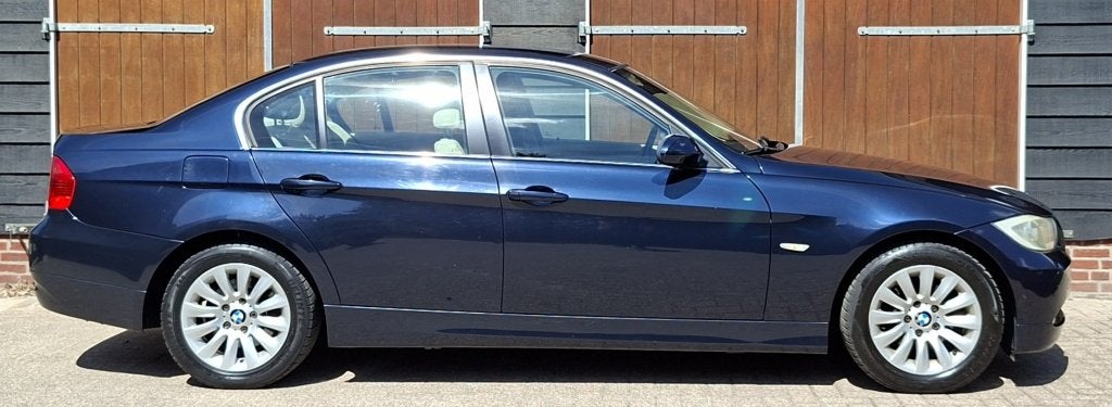 BMW 3-serie 320i High Executive | Airco | Cruise control | P, Stof, 4 cilinders, 150 pk, Blauw