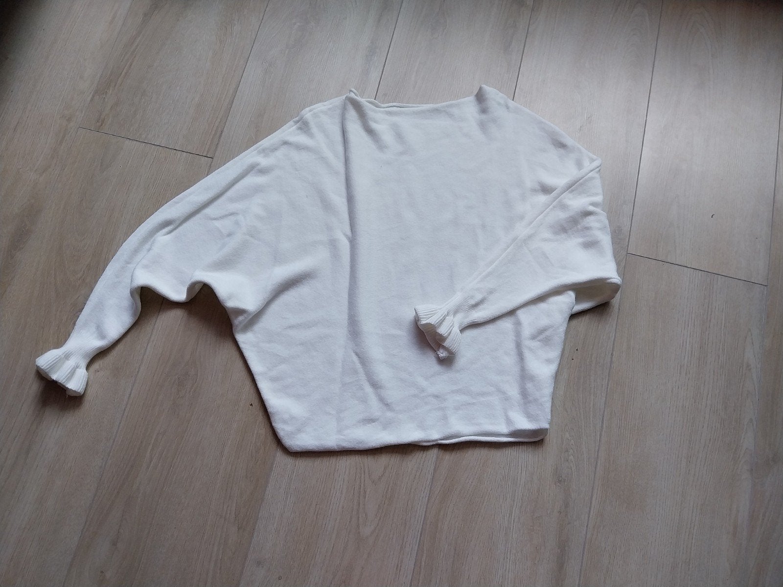 Witte/crèmekleurige vlinder trui, Kleding | Dames, Truien en Vesten, Ophalen of Verzenden, Nieuw, Maat 38/40 (M), Wit