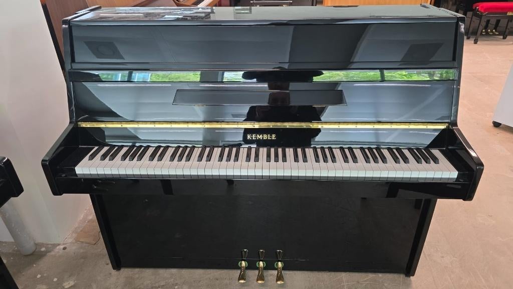Uitzonderlijk nette kemble Piano 109 cm, Zwart, Ophalen of Verzenden, Zo goed als nieuw, Piano