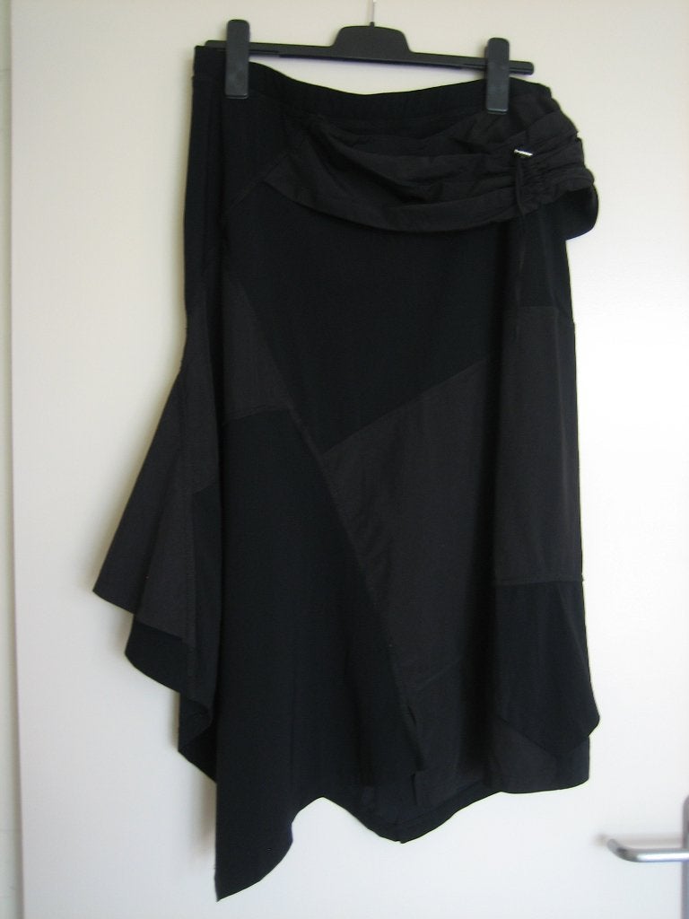 Zwarte a-symmetrische rok van MC PLANET, D40-42, snazzeys, Verzenden, Zwart, Maat 42/44 (L), Zo goed als nieuw