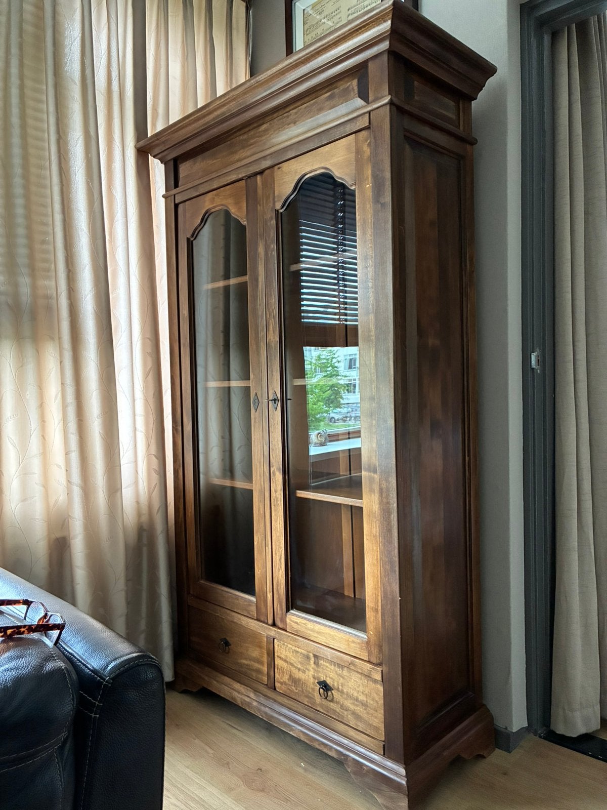 Teakhouten vitrinekast / displaykast (massief), Huis en Inrichting, Kasten | Vitrinekasten, Zo goed als nieuw, 150 tot 200 cm