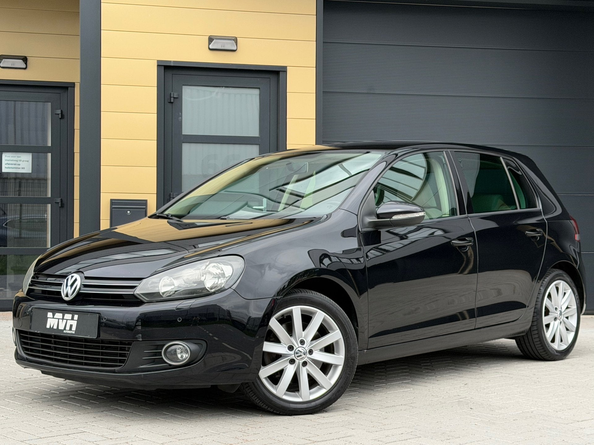 Volkswagen Golf 1.8 TSI Comfortline - 160PK - Climate - Crui, Voorwielaandrijving, Gebruikt, Beige, Zwart