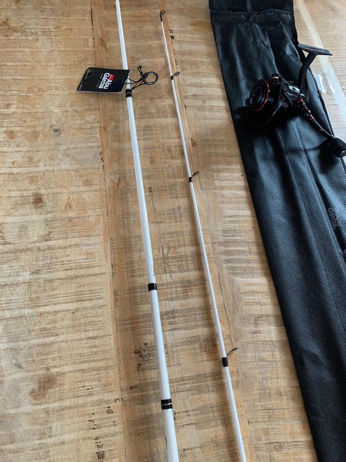 Nieuwe Abu Garcia spinhengel + DLT molen, 2.40m & 10-30 gr, Ophalen of Verzenden, Nieuw, Complete set