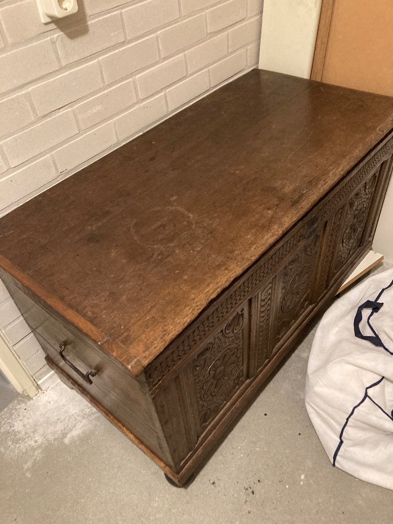 Antieke houten kist met houtsnijwerk, Ophalen, 50 – 75, Gebruikt, 50 tot 100 cm