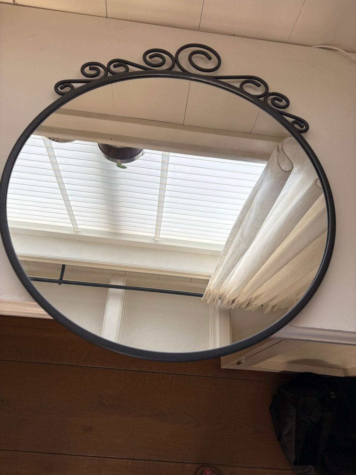 IKEA EKNE spiegel met sierlijke metalen rand, Minder dan 50 cm, Gebruikt, Rond, Ophalen of Verzenden