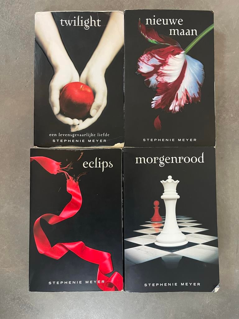 Twilight Saga Boekenreeks (4 delen) - Stephenie Meyer, Ophalen of Verzenden, Gelezen, Nederland