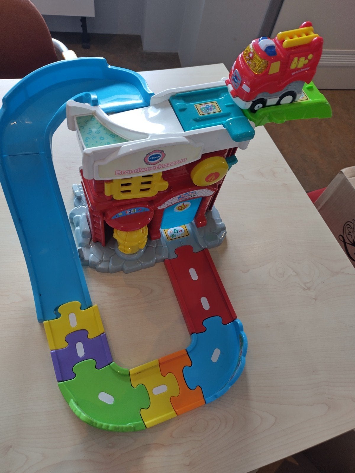 VTech Toet Toet Auto's Brandweerkazerne met brandweerauto, Ophalen, Zo goed als nieuw