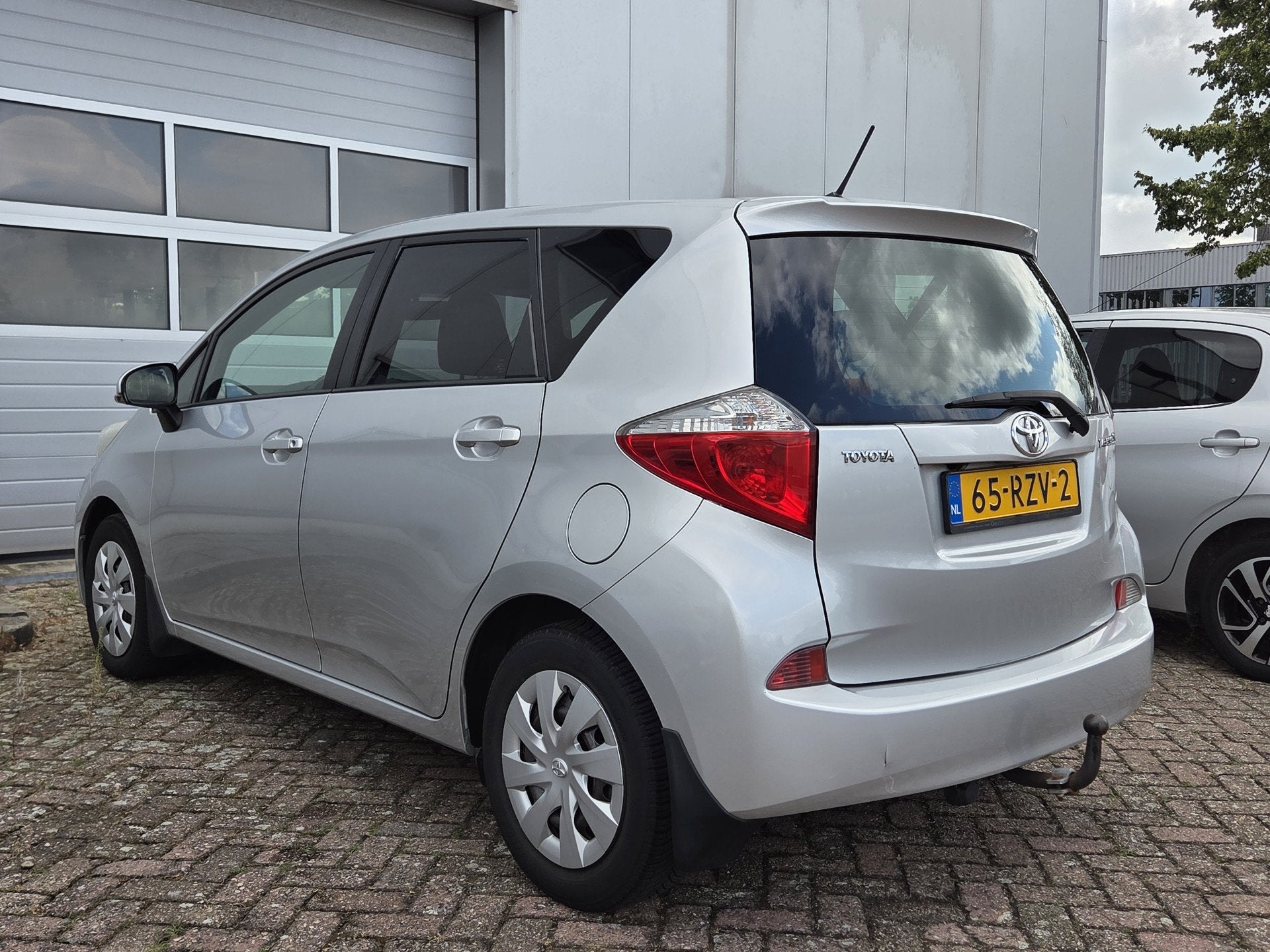 Toyota Verso-S 1.3 VVT-i Aspiration / Automaat / Camera / Ai, Auto's, Toyota, Euro 5, Gebruikt, 4 cilinders, Bedrijf