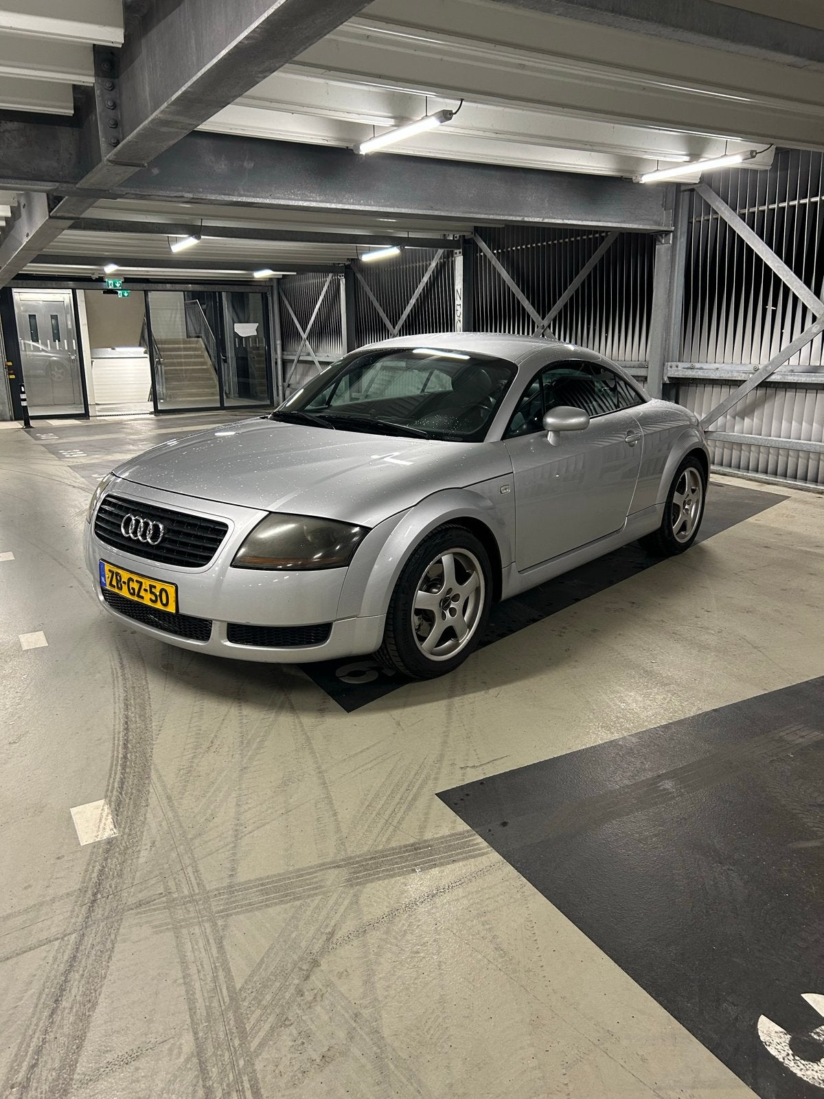 Audi TT 1.8 T Coupe 132KW 1999 Grijs, Auto's, Voorwielaandrijving, TT, 4 cilinders, Origineel Nederlands