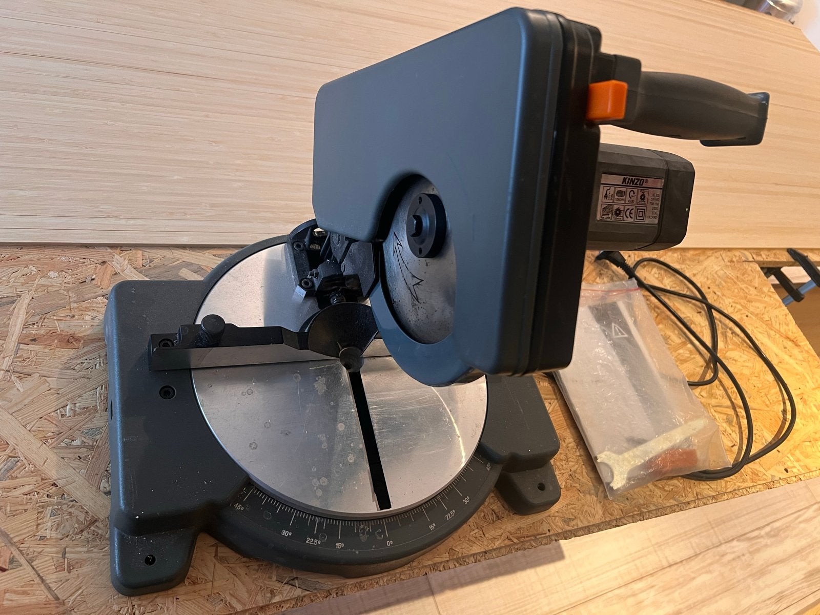Kinzo Afkortzaag - Krachtige Zaag voor Diverse Klussen, Doe-het-zelf en Verbouw, Gebruikt, 600 tot 1200 watt, Ophalen of Verzenden